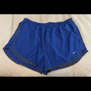 Nike tempo running short plus size 2x